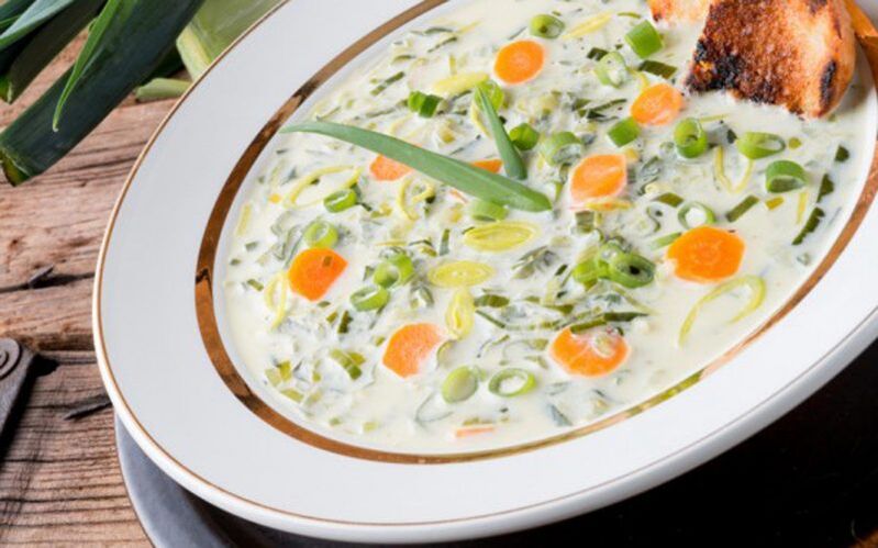 Soup with cheese and vegetables for weight loss
